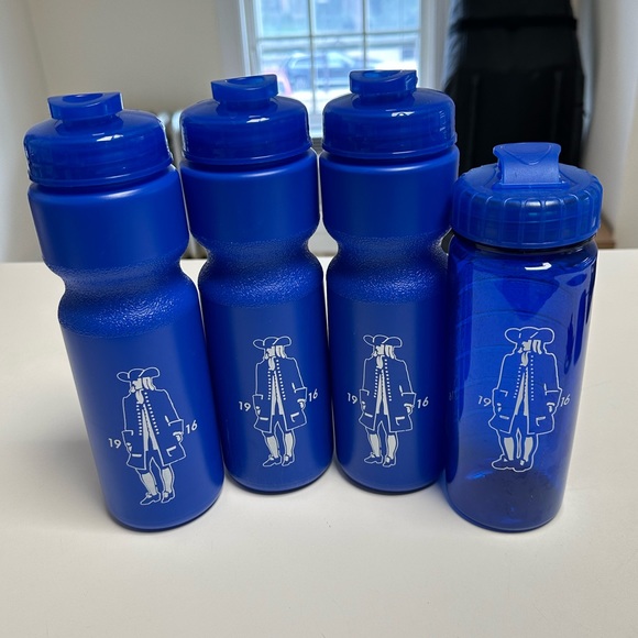 **Set of 4 - New** Quaker Ridge Golf Club Blue Water Bottles - Picture 1 of 1